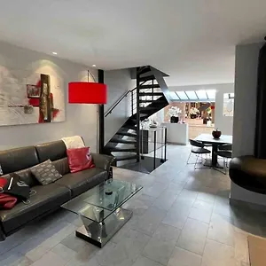 Charming Townhouse With Garden In The Of Paris
